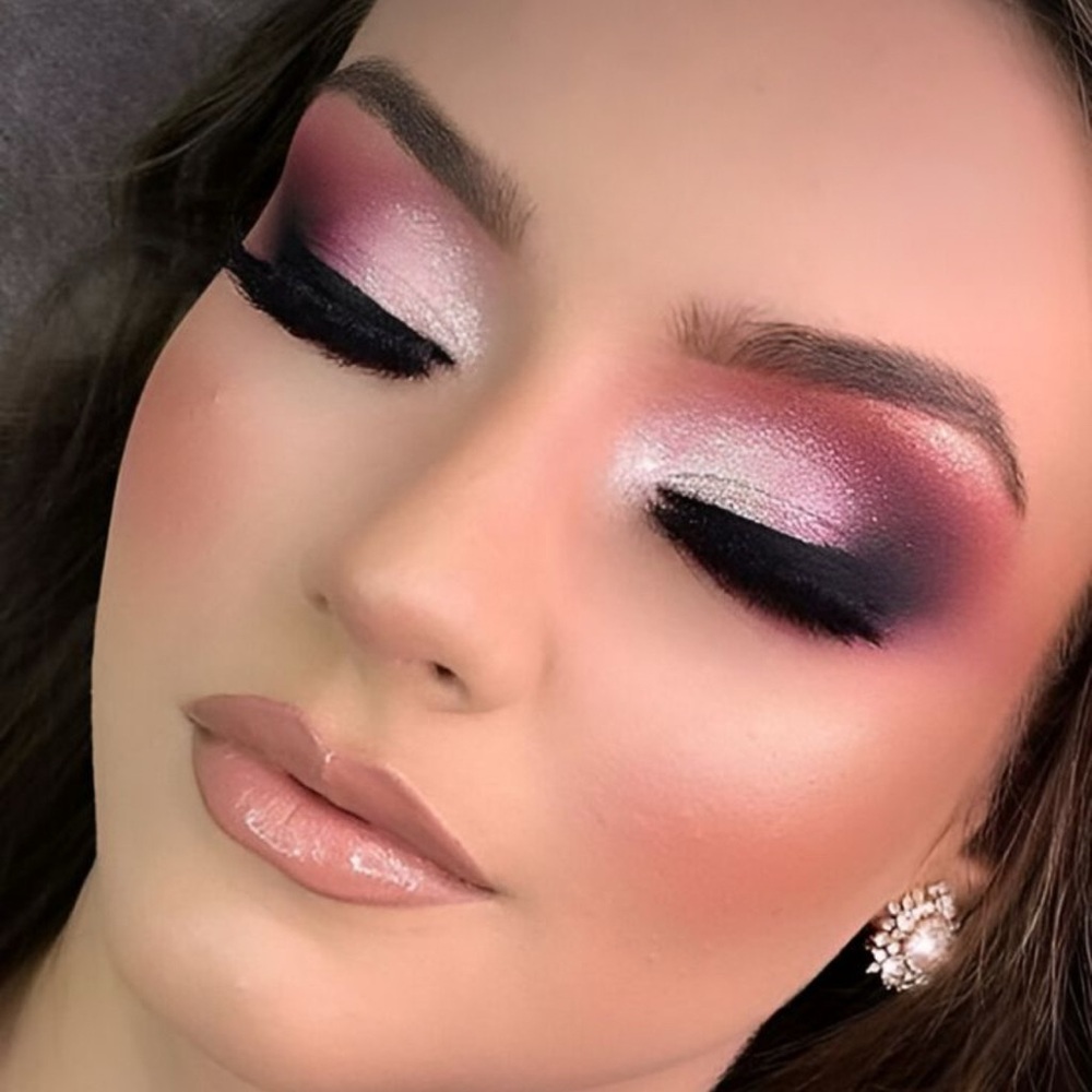 UNLISTED FLYER 4 MAKEUP 💄 - Picture 2 of 7